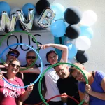 Equipe devant le stand photo des NVB Games