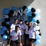 Equipe devant le stand photo des NVB Games