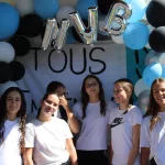 Equipe devant le stand photo des NVB Games