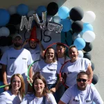 Photo des organisateurs devant le stand photo des NVB Games