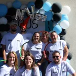 Photo des organisateurs devant le stand photo des NVB Games