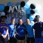Equipe devant le stand photo des NVB Games