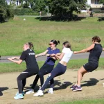 Photo des filles qui tirent à la corde au cours des NVB Games