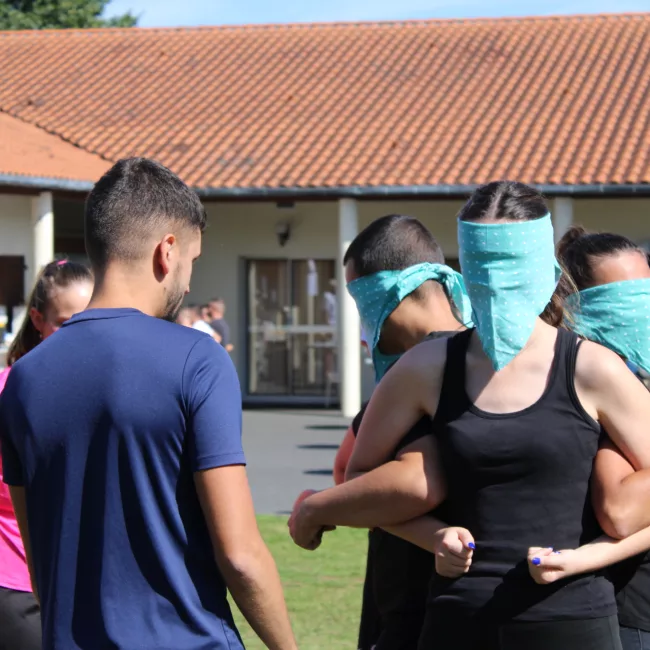 Photo d'une équipe pendant l'épreuve à l'aveugle pendant les NVB Games