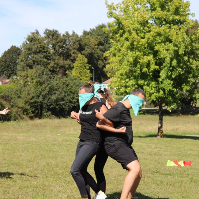 Photo d'une équipe pendant l'épreuve à l'aveugle pendant les NVB Games